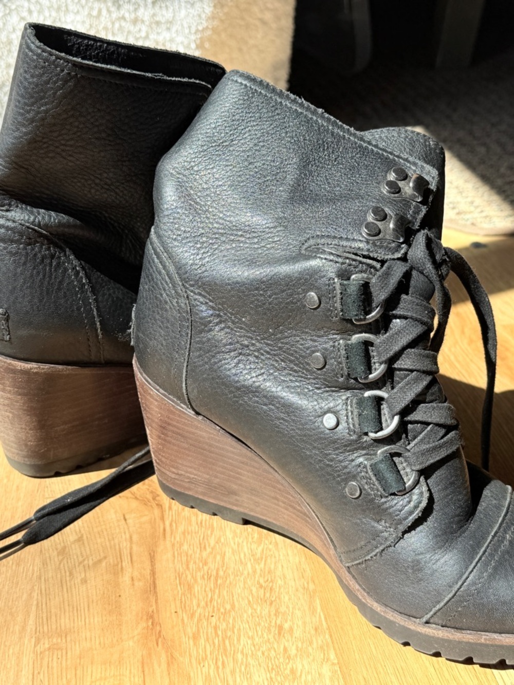 Sorel Black Leather Wedge Ankle Boots - Women's Lace-Up